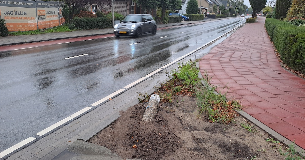 Al tientallen keren platgereden: alleen autoherstelbedrijven hebben baat bij dit paaltje