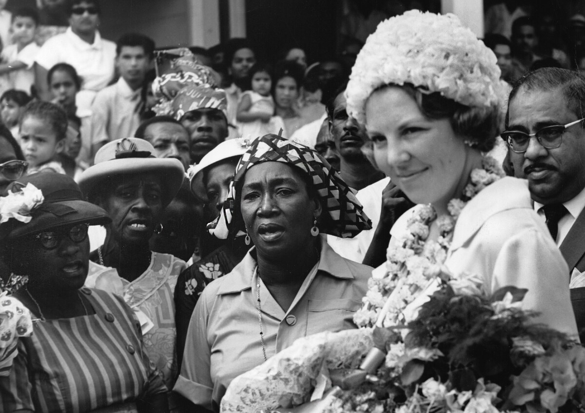 Toenmalig prinses Beatrix bezocht in 1965 de plaats Nickerie in Suriname. Ze noemde het land ‘het mooiste’ in de wereld. 