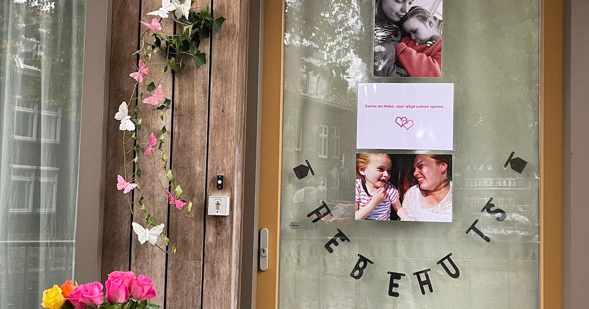 Heel Nederland was geschokt door het overlijden van Sanne (26) en Hebe (10), nu maakt moeder een alb