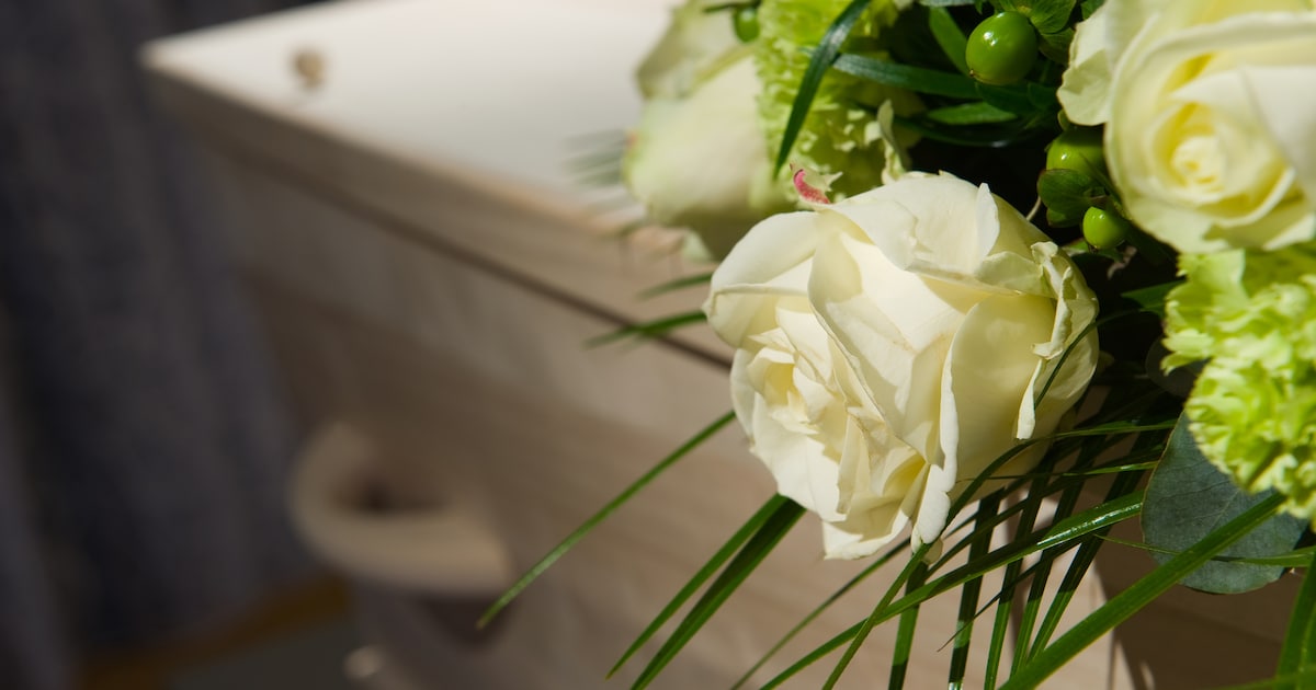 Moeder Ference na dodelijk scooterongeluk: ‘Zijn klasgenoten droegen zijn kist met militair eerbetoon’.