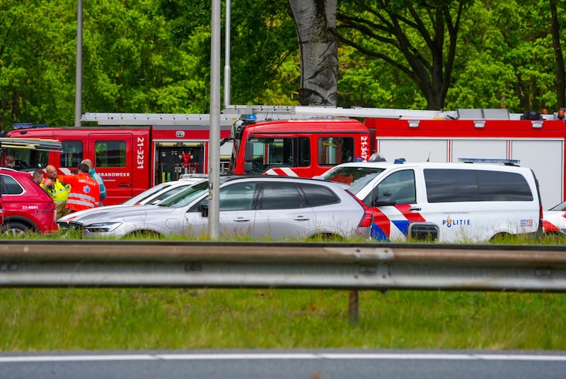 Vrouw zwaargewonde door aanrijding met vrachtwagen langs A50 bij ...