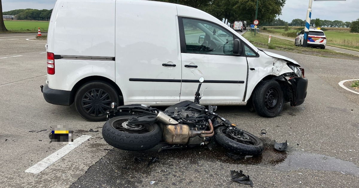 Motorrijder gewond na botsing met bestelbus op N277 bij Odiliapeel.