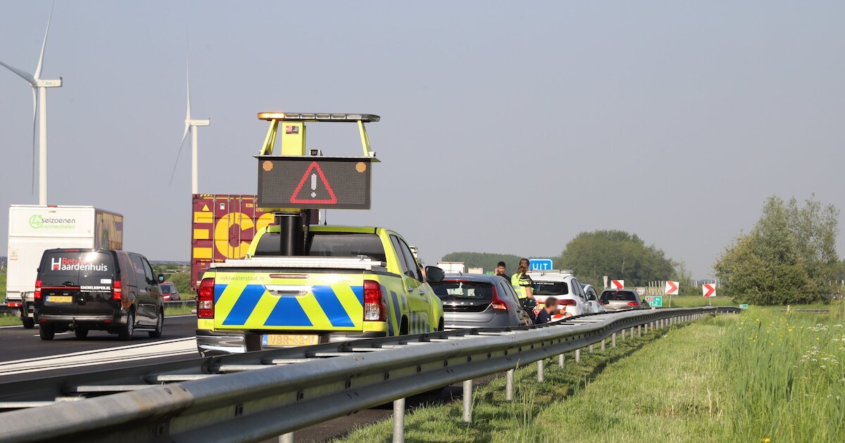 Kop-staartbotsing zorgt voor lange file op A15 bij Meteren | West Betuwe