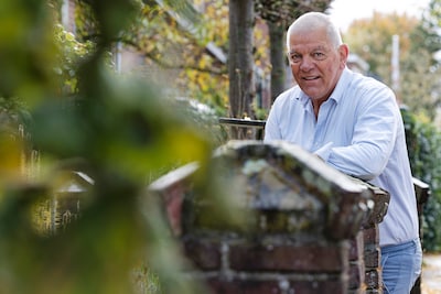 Jan (69) wil mensen schuldenvrij maken mét hulp van miljonairs: ‘Als één procent doneert, helpt dat al’
