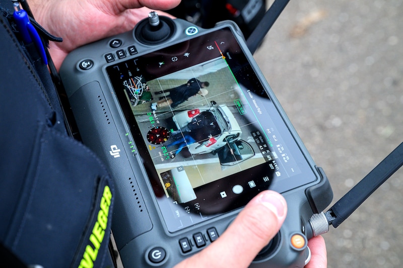 Op de dronebeelden is duidelijk te zien of er dozen met vuurwerk worden ingeladen.