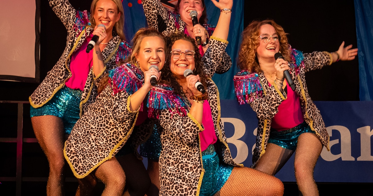 Vijf vriendinnen nemen als grapje carnavalsnummer op en scoren karrevracht aan optredens
