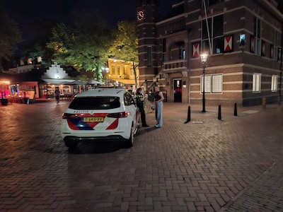 Man gooit ruit in van sportwinkel in Oisterwijk, raadsleden grijpen in