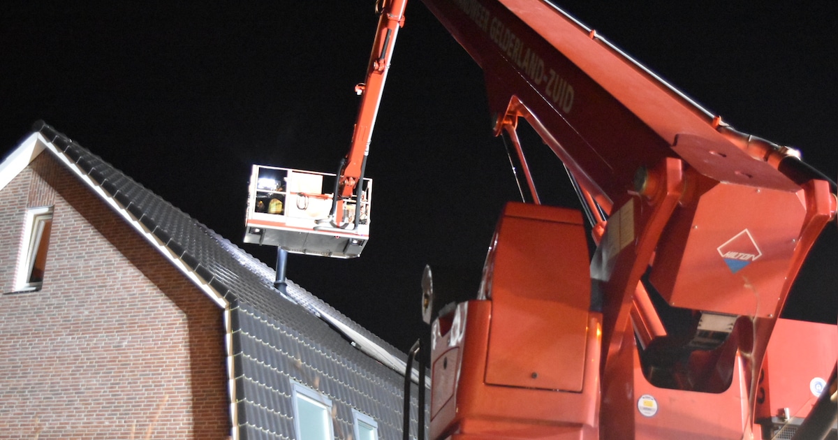 Brand in schoorsteen van woning in Delwijnen