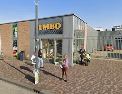 Jumbo aan het Wagnerplein dicht door stroomstoring: klanten naar buiten begeleid