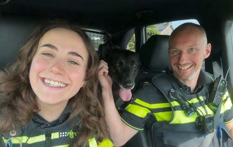 de-agenten-vonden-de-hond-super-lief
