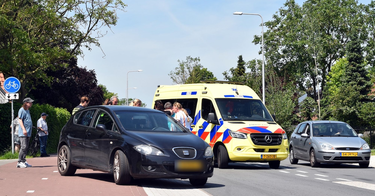Vrouw op snorfiets aangereden door auto in Velddriel, buurtbewoner uit zorgen over ‘gevaarlijke weg’