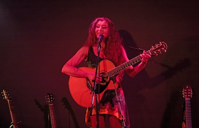 Finse singer-songwriter Catself treedt op in Heeze