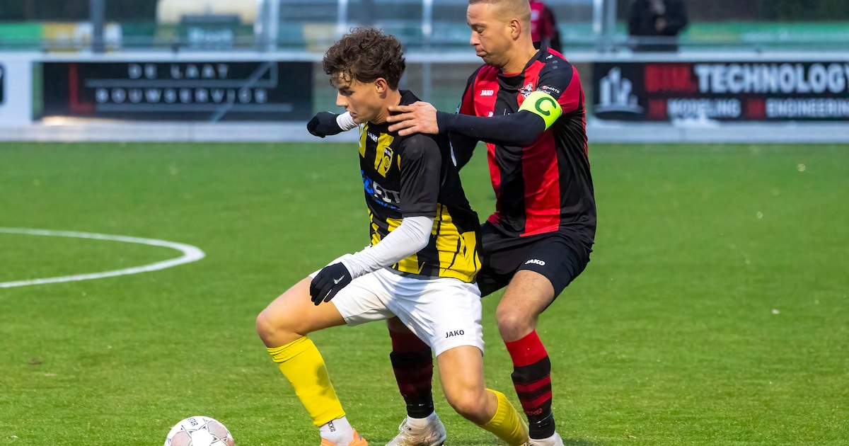 De Valk boekt tegen acht man een zege: ‘Dit had niks met voetballen te maken’