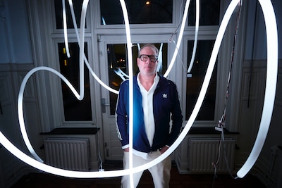 Licht uit, spot aan: Har Hollands in het Albert van Abbehuis