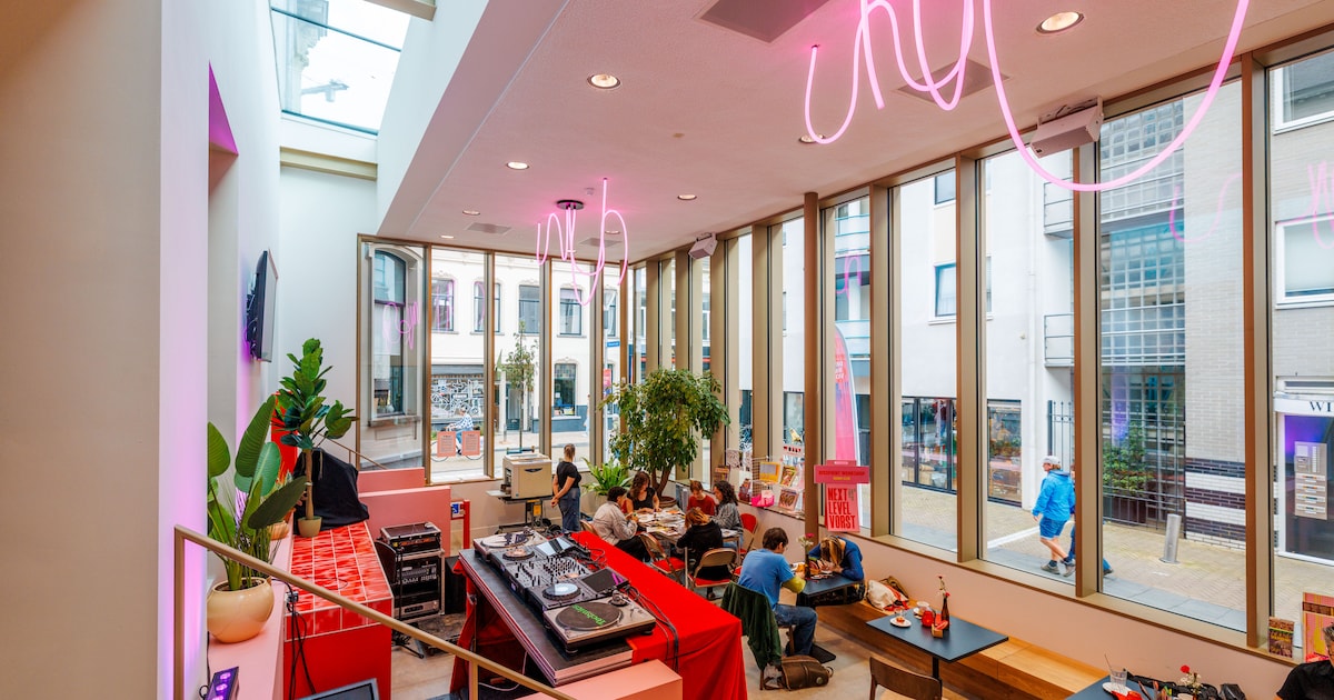 Dit theater in Tilburg werd voor 2,5 miljoen euro verbouwd en heeft de ingang verplaatst