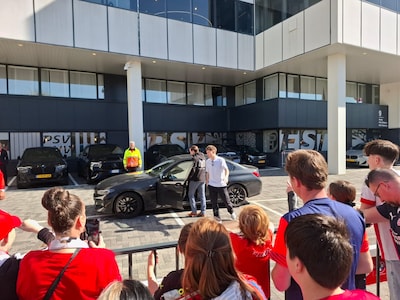 LIVE PSV | Spelers arriveren bij het Philips Stadion, huldiging vandaag live te zien op deze site