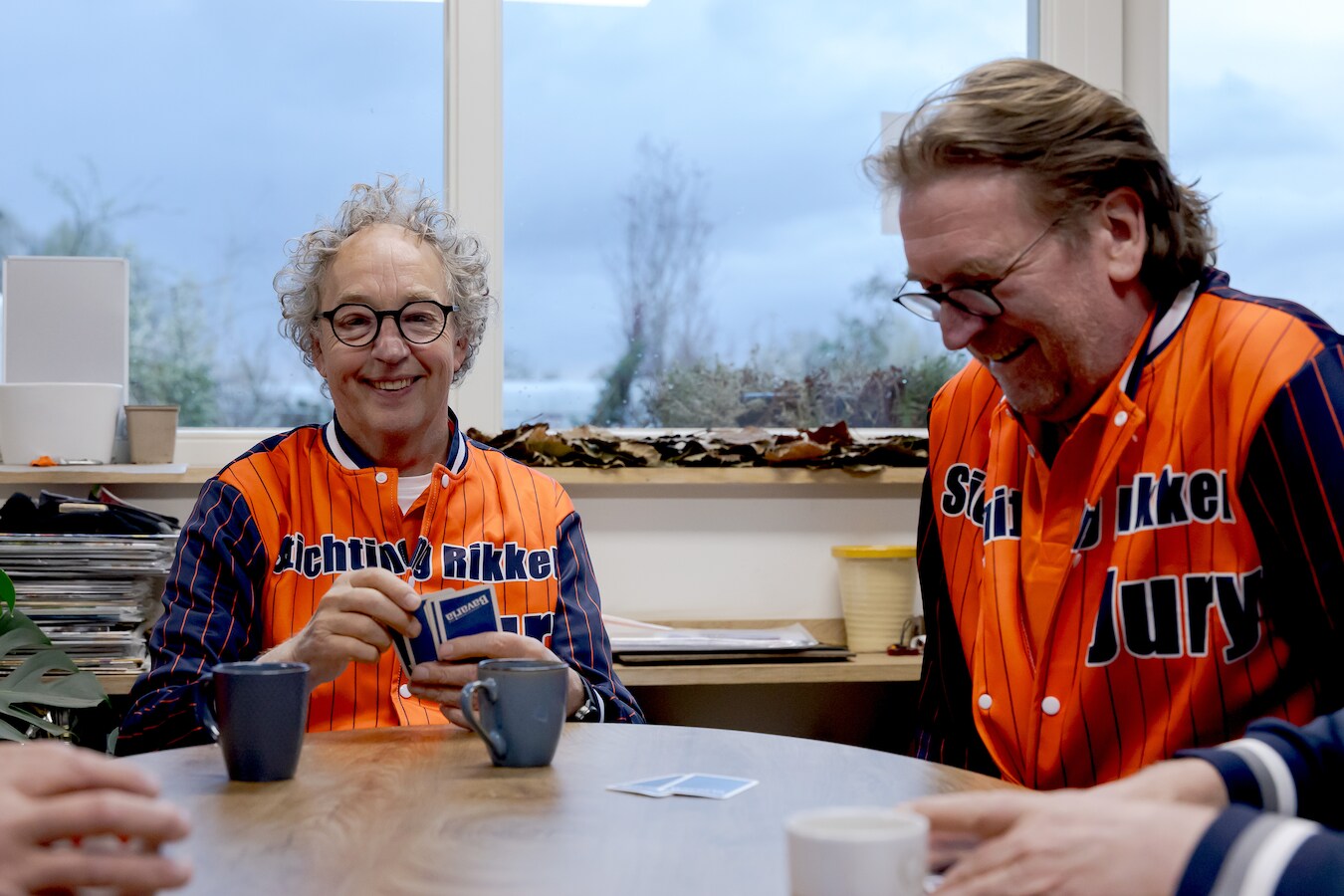 Rikken verbindt: hoe Rooise maatjes na veertig jaar kaarten meedoen aan ...