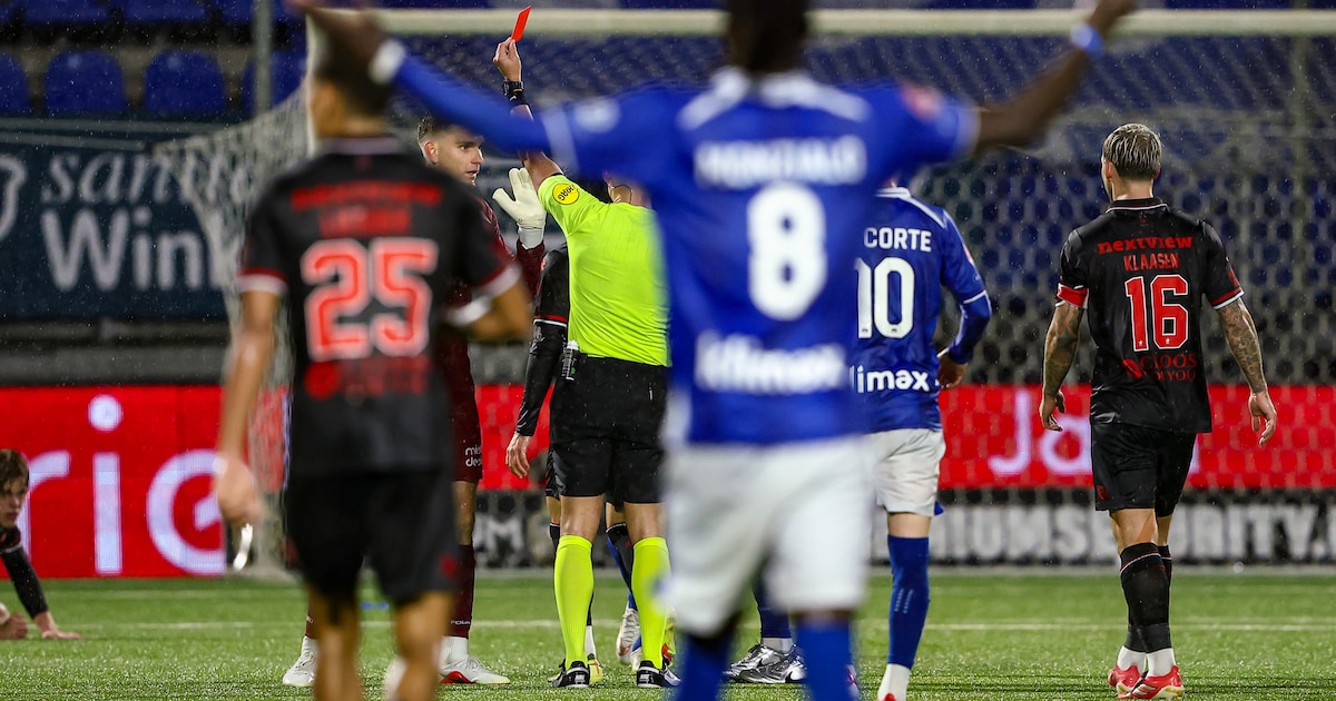 Wordt de rode kaart van FC Den Bosch-keeper Van de Merbel geseponeerd ...