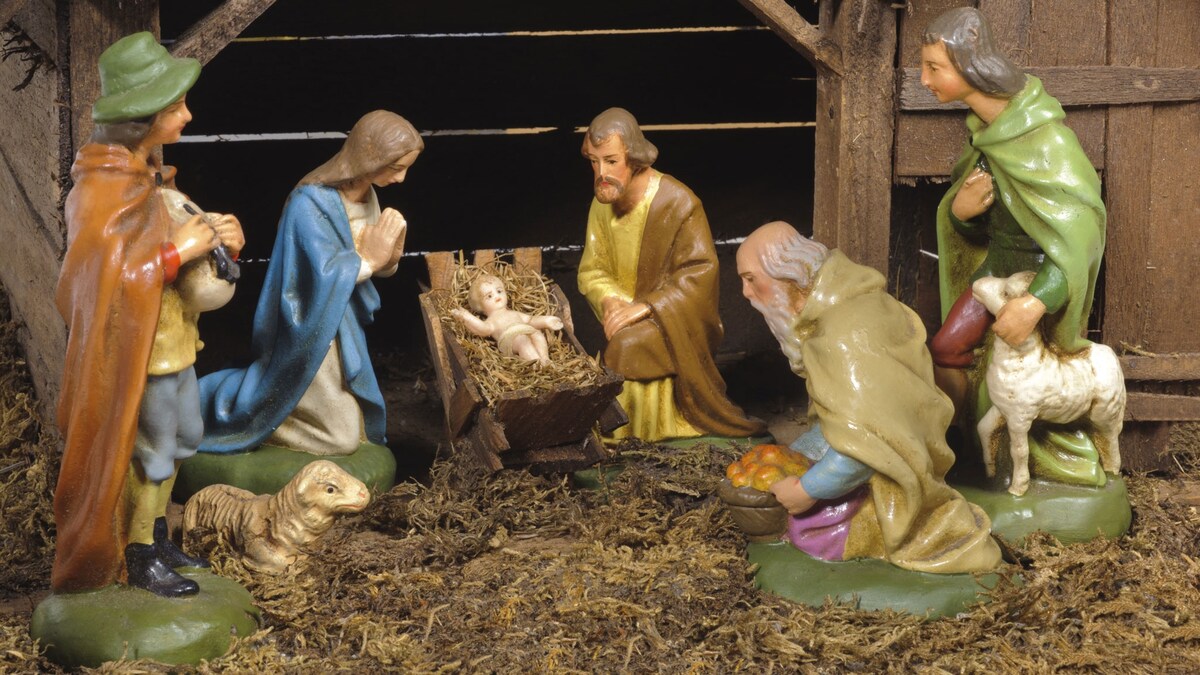 kerststal met figuren Leo 13,5 x 9 x 20 cm kopen