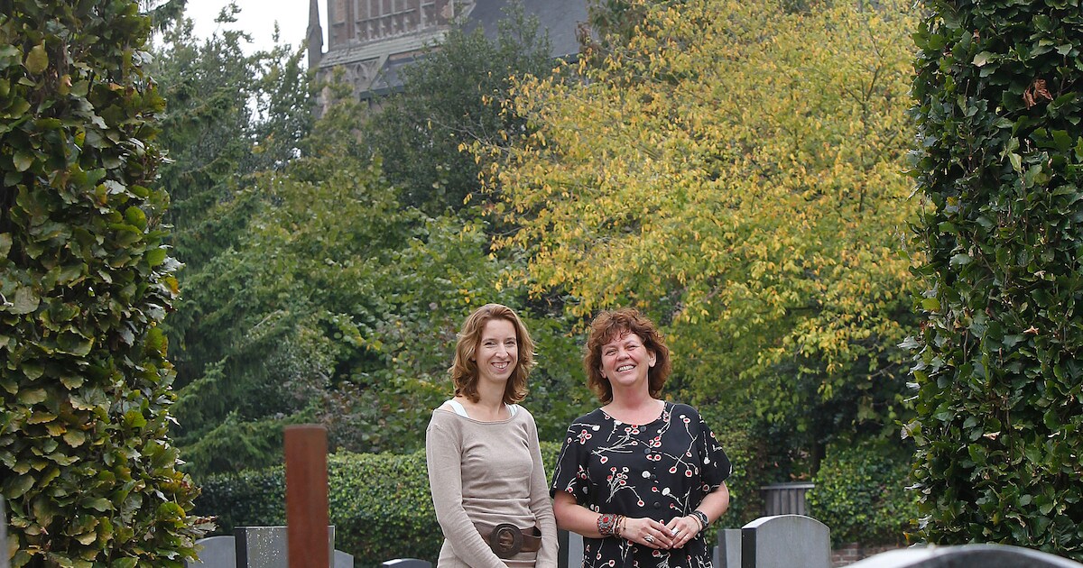 Herinneringsboom van ‘Een doodgewoon samenzijn’ in bieb Mierlo