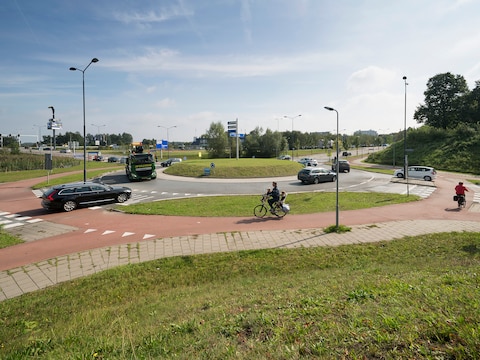 De rotonde bij hotel Vught (Bosscheweg/Vughterweg) is onveilig. Al jaren wordt gesproken over maatregelen.