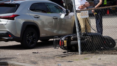 Scooterrijder gewond bij botsing met auto in Oss