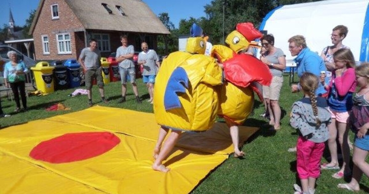 Gezellige sfeer op zomerfeest in Babyloniënbroek