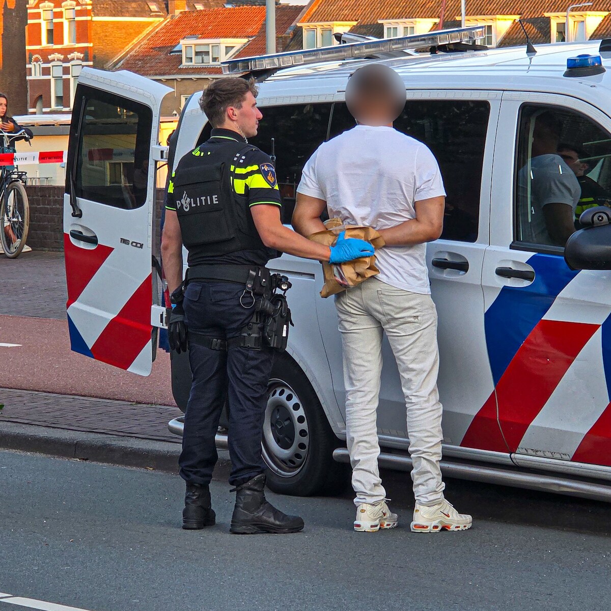 Leerkracht neergestoken tijdens musical van groep 8 in Alblasserdam: 'Ineens was de pleuris uitgebroken' | Binnenland | bd.nl