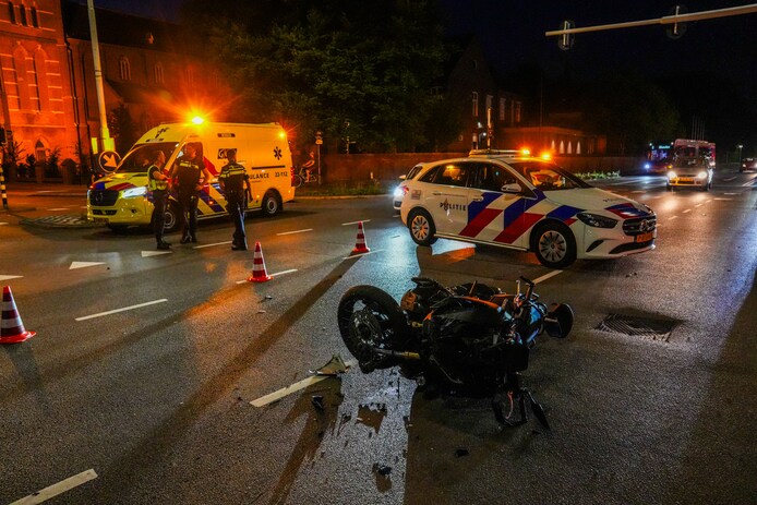 Motorrijder zonder rijbewijs botst met snel rijdende automobilist in Eindhoven | Eindhoven | bd.nl
