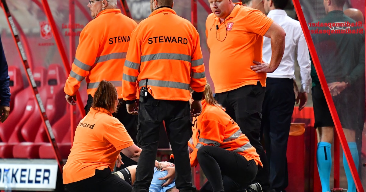 Man in blauwe trui half dood geslagen door FC Twente-hooligans ...