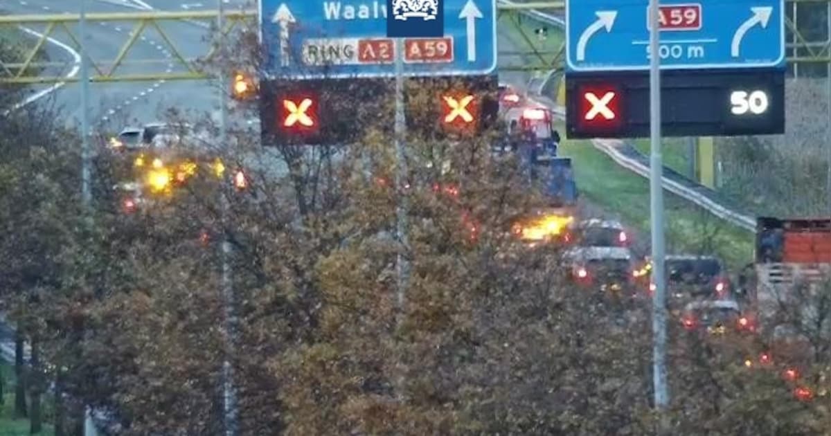 A2 bij Den Bosch weer open na ongeval met twee auto’s