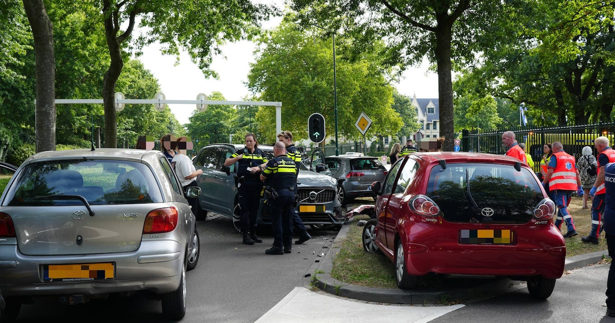 Gewonden bij ongeval in Kaatsheuvel, auto’s botsen vlakbij Efteling.