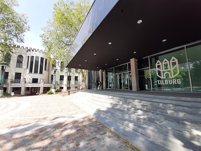 Voormalig topambtenaar Tilburg vervolgd voor omkoping: ‘Gemeente ernstig benadeeld bij inhuur person