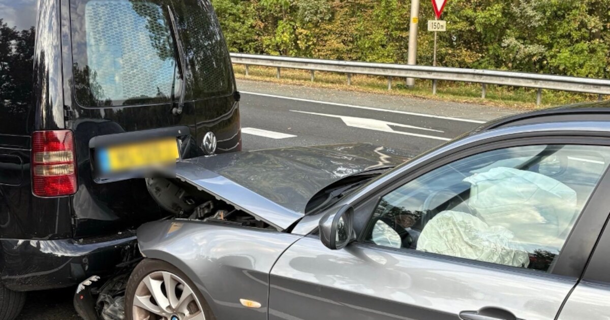 Botsing op A27 bij Werkendam zorgt voor flinke file richting Utrecht.