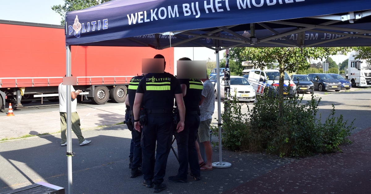 Grootschalige politiecontrole op A2-parkeerplaats bij Bruchem