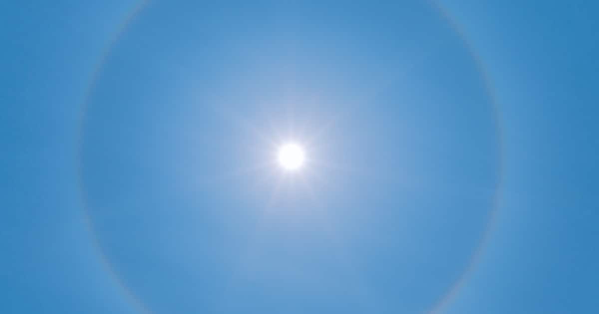 Droog en onbewolkt weer in Reusel-De Mierden in de avond