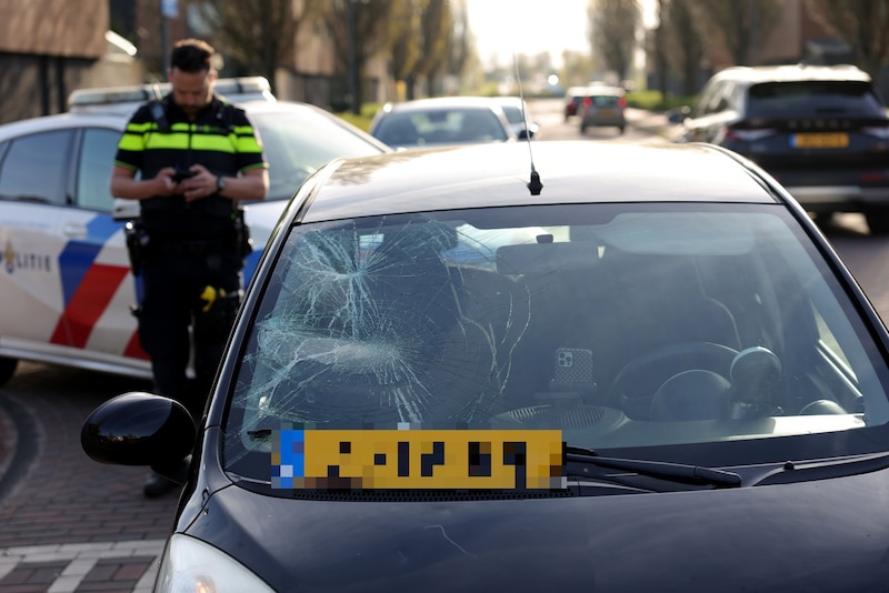 Auto in greppel na botsing op De Feart in Drachtstercompagnie | Foto