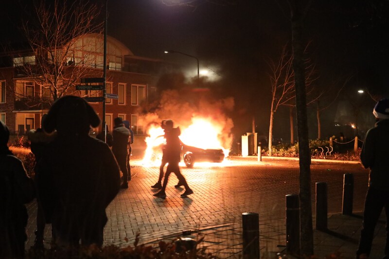 Auto in brand op de beruchte kruising in Veen.