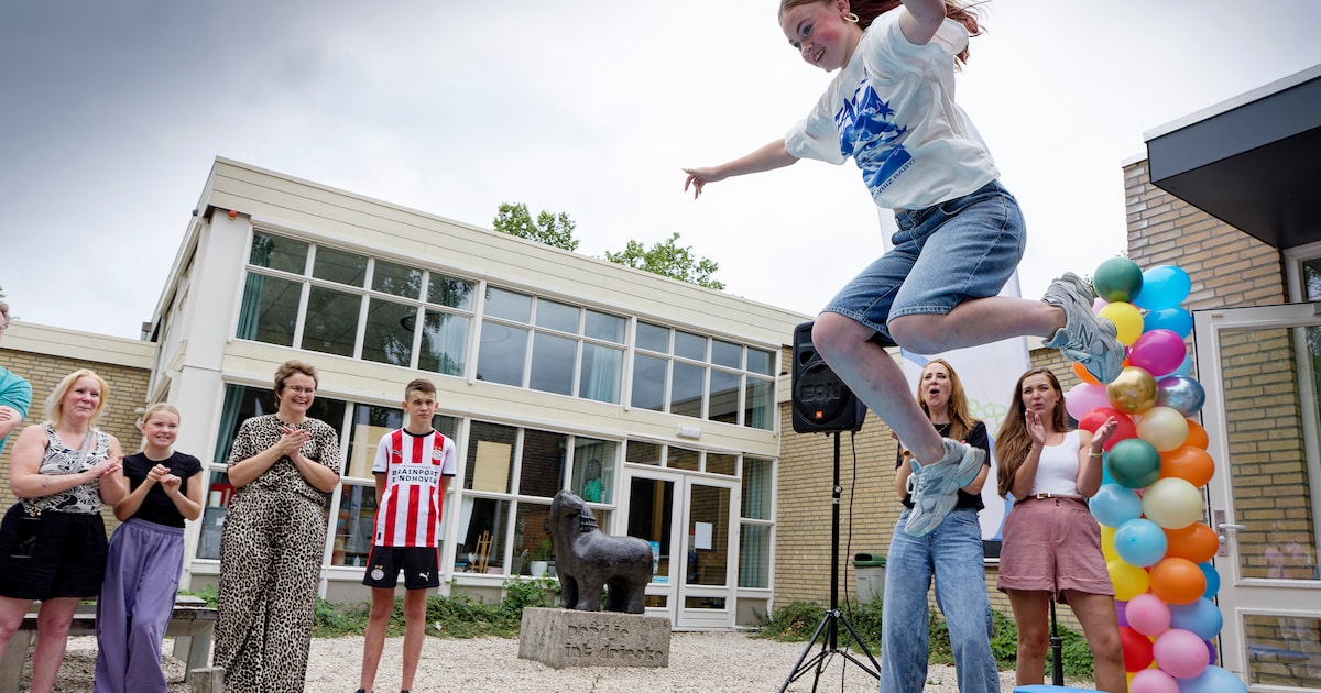 Leerlingen nemen met een reuzensprong afscheid van school