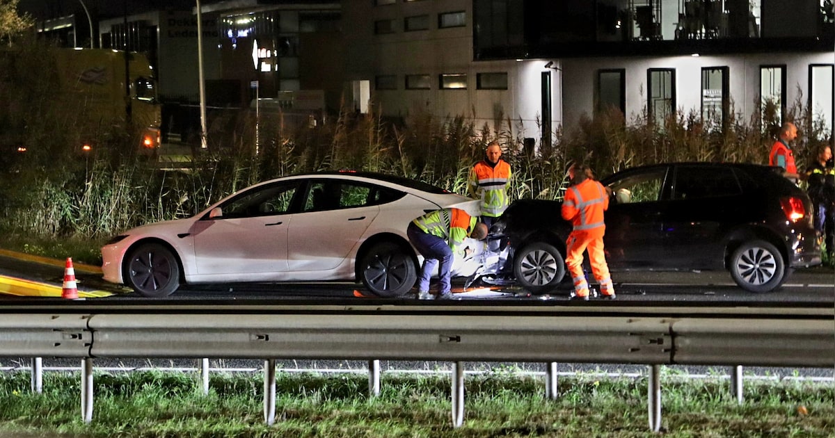 Auto’s met kinderen op achterbank botsen op A59 bij Nieuwkuijk, meerdere ambulances naar snelweg
