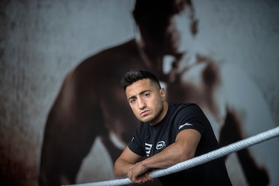 Tilburgse kickbokskampioen kon lang contract bij Glory tekenen, maar op het laatste moment weigert hij