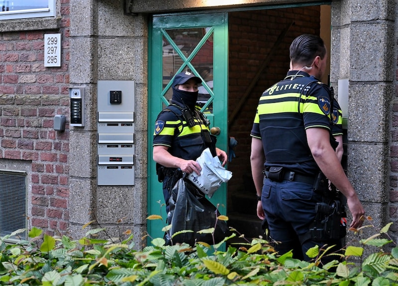 Twee mannen aangehouden na inval in Tilburgse woning, vaten met ...