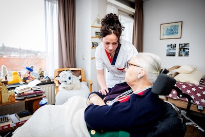 ‘Als we niks doen, staan straks duizenden kamers leeg’: verpleeg­huis verdwijnt uit dorpen: