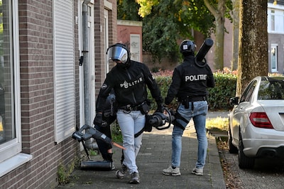 Man aangehouden bij politie-inval in Tilburg, ook inval op ander adres