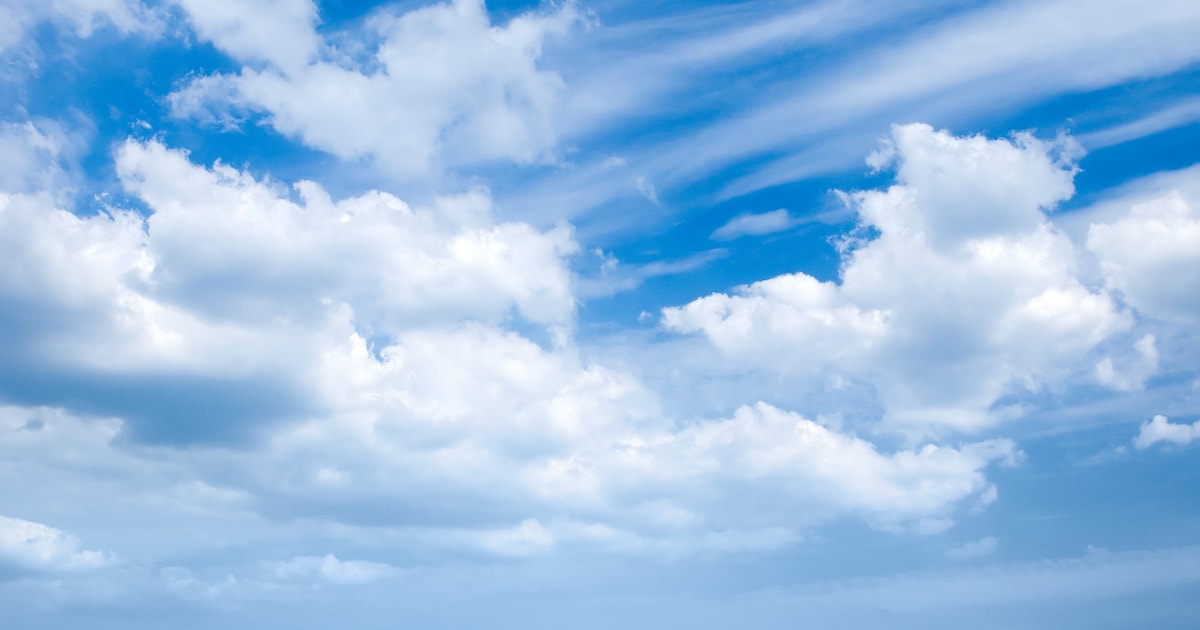 Wolken en opklaringen in Tilburg in de avond | Tilburg | BD.nl
