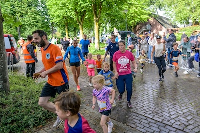 Bartafels en 550 lopers op straat: Hollen in Heesch bouwt ee