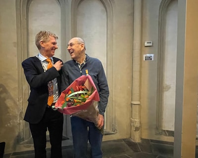 Koninklijke eer voor Teus Schreuders, klokkenluider van Sint-Maartenskerk