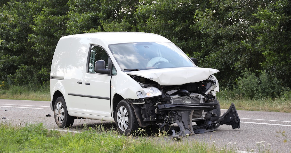 Twee gewonden bij botsing met drie auto’s in Odiliapeel