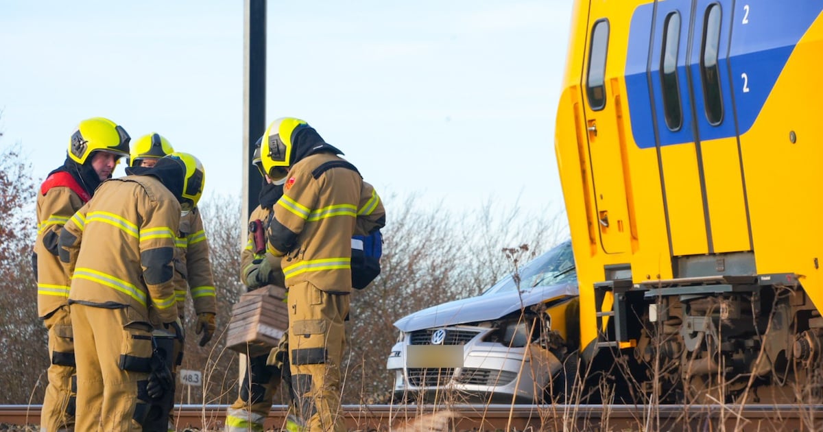 Trein botst tegen auto op overweg: geen treinen tussen Wijchen en Oss