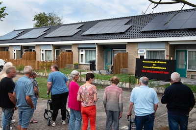 Man (56) zit vast na brand bij de buurman, bewoners in de straat leven al langer in angst